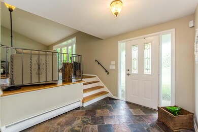 990 Barberry Ln, Columbus, OH 43213 - photo 3