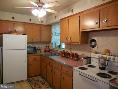 6011 Belle Ct, Hyattsville, MD 20782 - photo 7