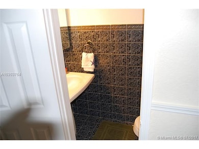 1/2 bath down stairs