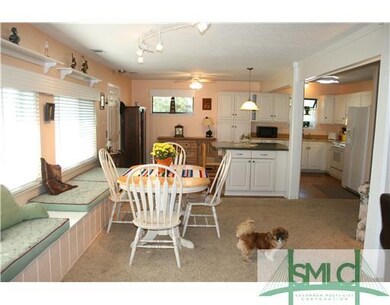 Interior Space/Layout. Bright and sunny with lots 