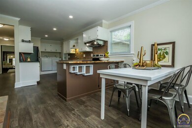 8724 SW 10th Ave, Topeka, KS 66615 - photo 2