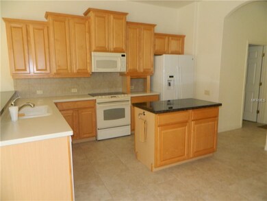The kitchen's island will make your life easy.