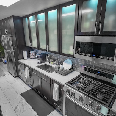 Hugh Grant Gardens unit 904, Bronx, NY 10472 - photo 2