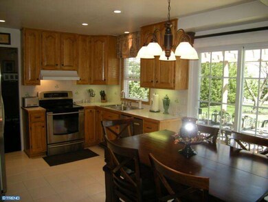 175 Deacon Dr, Norristown, PA 19403 - photo 4