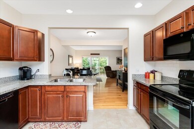 59 Hackett Hill Rd unit 23, Manchester, NH 03102 - photo 2