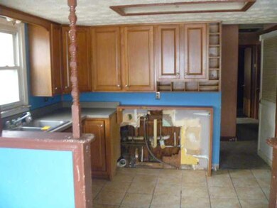 4526 E 18th St, Indianapolis, IN 46218 - photo 6