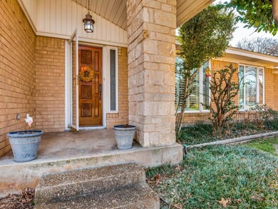 2841 Stephanie Ln, Hurst, TX 76054 - photo 3