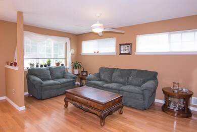 _RMJ7809.jpg family room