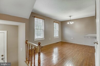 9623 Lindenbrook St, Fairfax, VA 22031 - photo 3