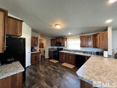 6645 Germain Dr, Winnemucca, NV 89445 - photo 5