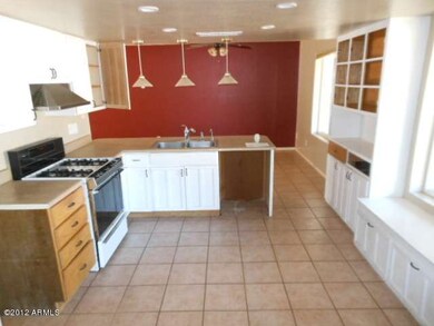 023-352864 Kitchen