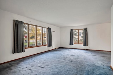 10_908MonroeSt_LivingRm1_mls