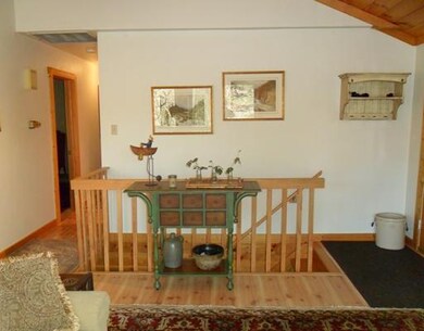 Entry/Foyer. Clean and neat with a great open floo