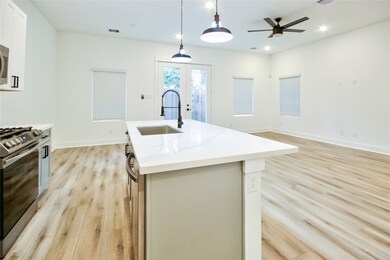 778 W Tidwell Rd unit D, Houston, TX 77091 - photo 5
