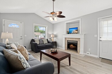 471 Courtland Dr, Summerville, SC 29483 - photo 2