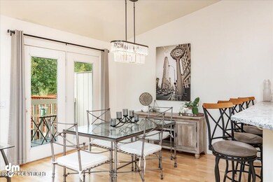 09-Dining_MAX9729