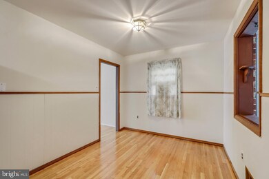 9008 Anna Dr, Clinton, MD 20735 - photo 7