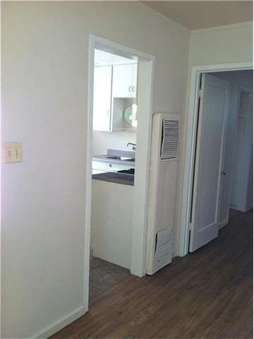 3860 37th St-hallway