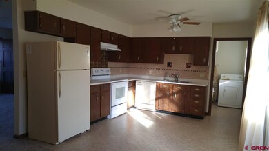 Nice large kitchen, with nice lighting from sun po