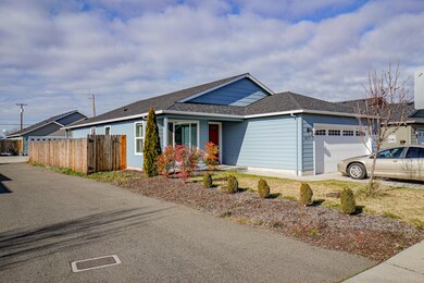 8377 Kyra Ln, White City, OR 97503 - photo 2