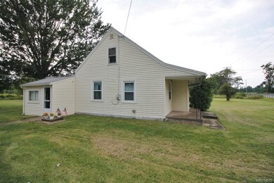 SIDE ENTRANCE OFFERS GREAT MUD ROOM
