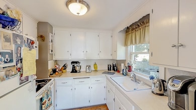 6 Tudor Ln, Ashland, MA 01721 - photo 2