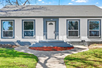 311 SW 3rd St, Grand Prairie, TX 75051 - photo 4