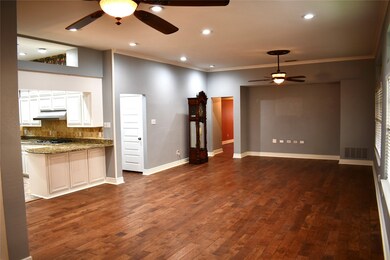 908 Mccoy Dr, Irving, TX 75062 - photo 4