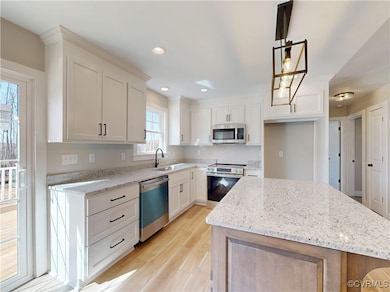 Stainless steel appliances, a sink, a center islan