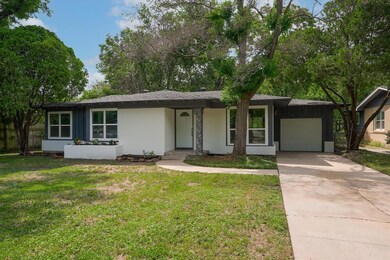 50 Shadowbrook Ln, Hurst, TX 76053 - photo 4