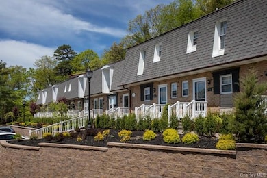 1 Villa D'Est Dr unit D-09, Coram, NY 11727 - photo 2