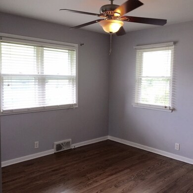 527 N Westlawn Ave, Aurora, IL 60506 - photo 5