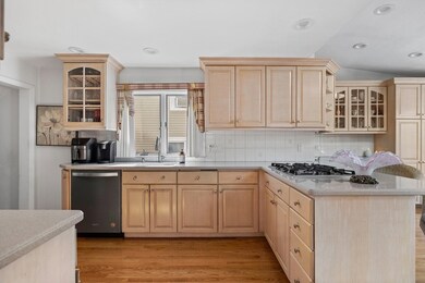 50 Sycamore St, Everett, MA 02149 - photo 4