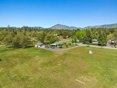 387 Tavis Dr, Merlin, OR 97532 - photo 7