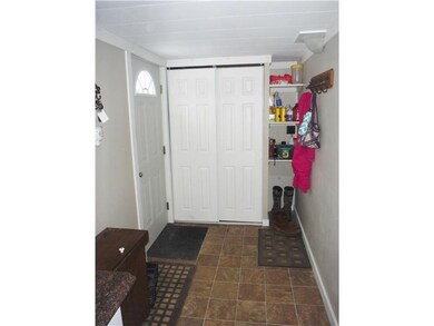 Entry/Foyer.