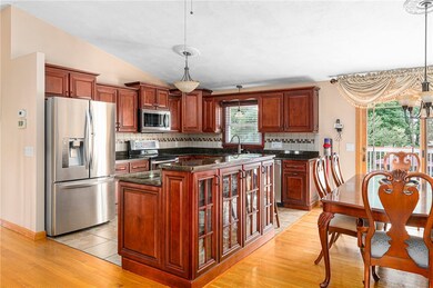 91 Bratt Ln, West Warwick, RI 02893 - photo 5