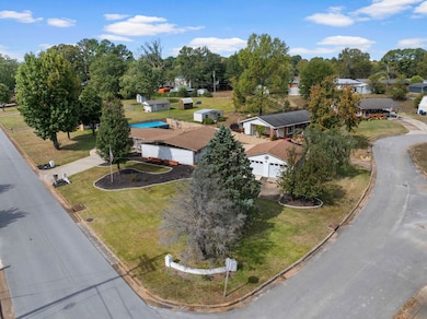 202 Davis Ave, Florence, AL 35633 - photo 2