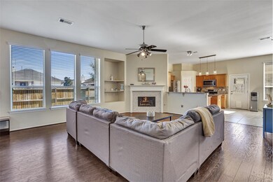 388 Hannah Ln, Alvin, TX 77511 - photo 6