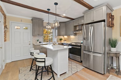 376 Knapps Hwy, Fairfield, CT 06825 - photo 2