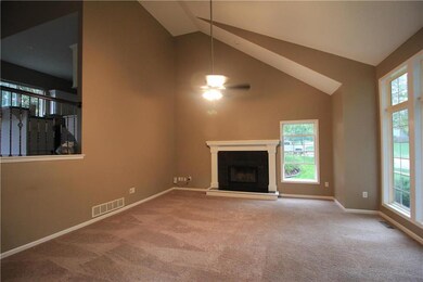 4933 Roundtree St, Shawnee, KS 66226 - photo 2
