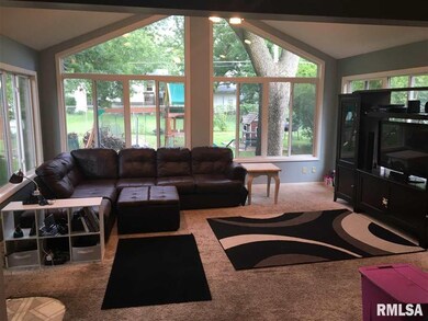 3111 Woodmayr Dr, Bettendorf, IA 52722 - photo 3