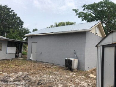 SIDE VIEW GARAGE