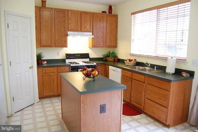 2719 Thornbrook Ct, Odenton, MD 21113 - photo 4