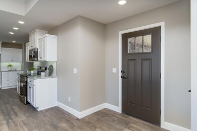 425 N Maplecrest Dr-5