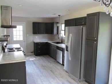 3001 Country Club Rd, Jacksonville, NC 28546 - photo 2