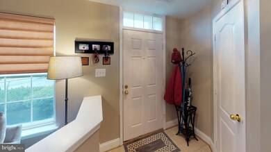 12815 Clarks Crossing Dr, Clarksburg, MD 20871 - photo 2