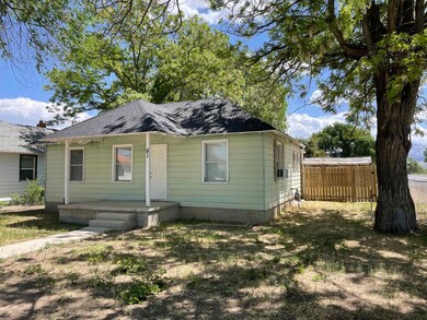 81 S. 400 W. - 879