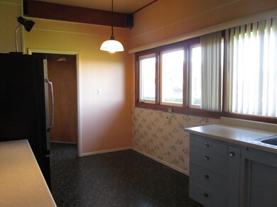 Kitchen b