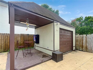 detached garage (w/power)