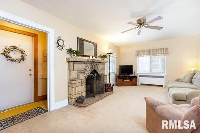 927 W 16th St, Davenport, IA 52804 - photo 2